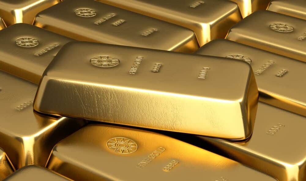 Gold Slips as Dollar Strengthens, Oil Rises Amid War-Related Uncertainty